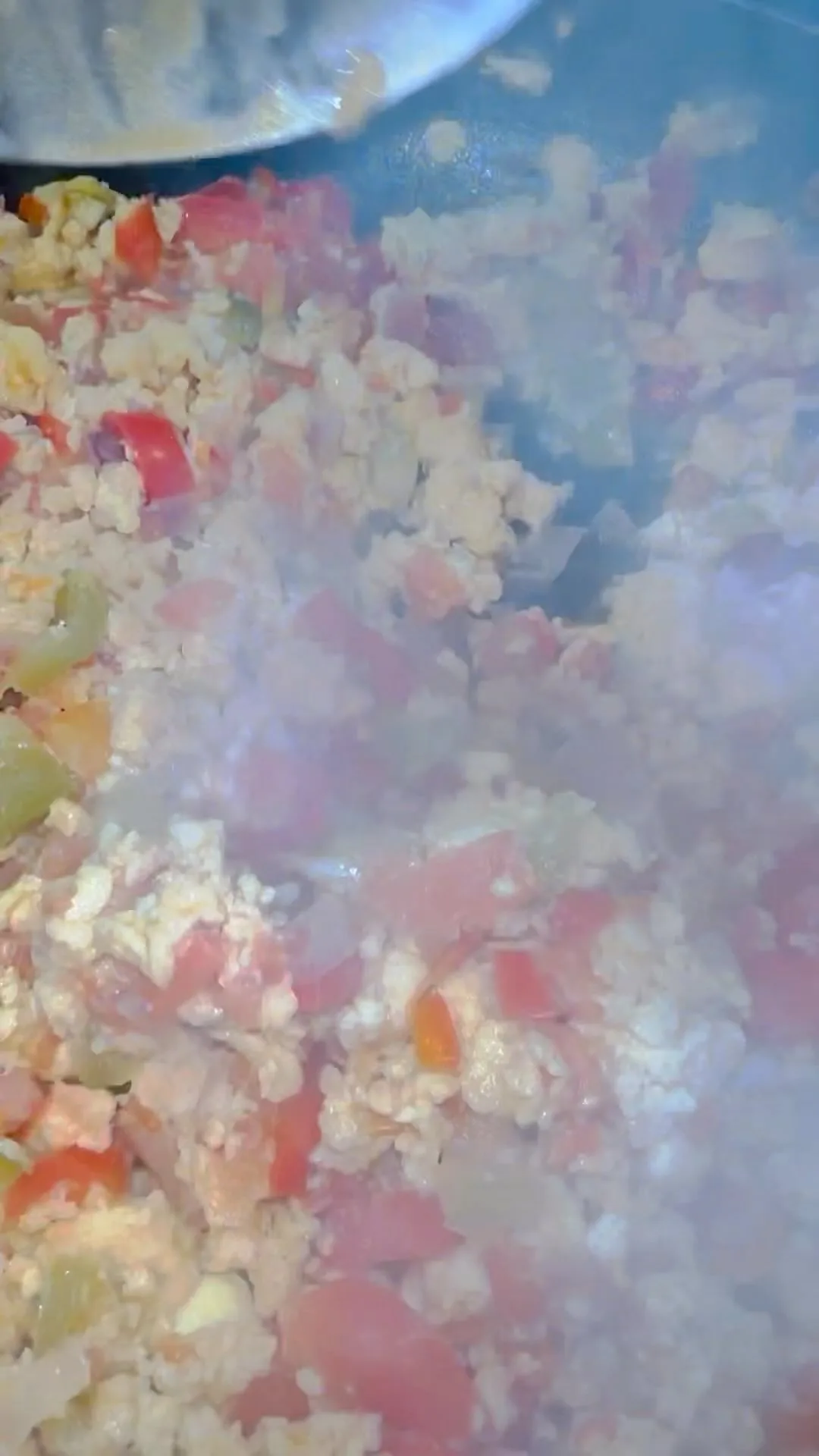 revoltillo-de-huevo-con-tomate-dominicano