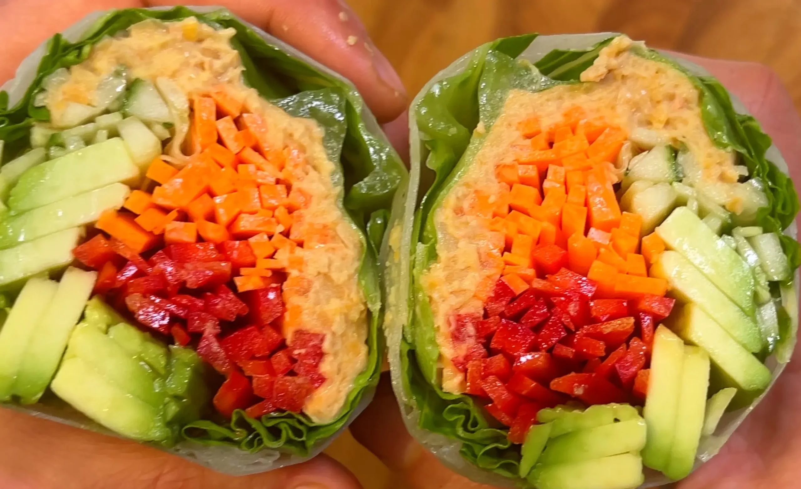 gigantes-rollos-de-papel-de-arroz-con-verduras-y-garbanzos-giant-veggie-and-chickpea-rice-paper-rolls