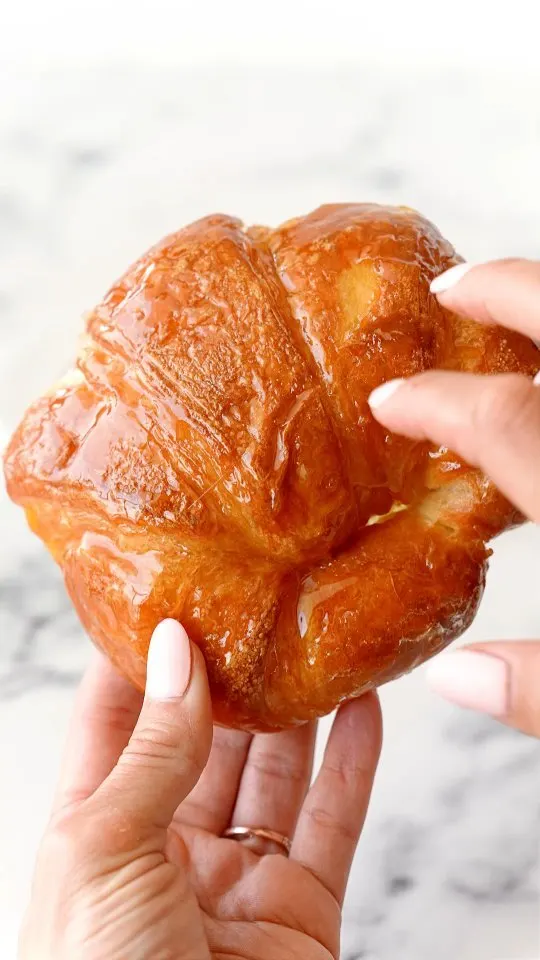 viral-creme-brulee-croissant