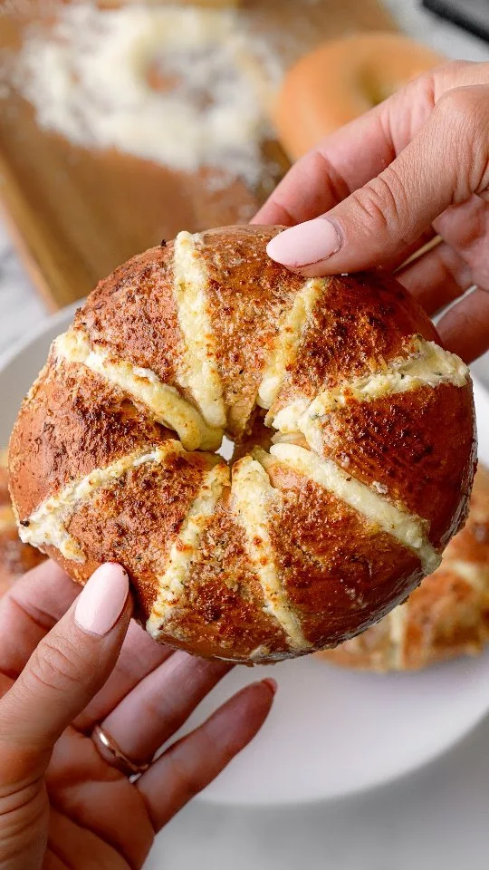 viral-garlic-cream-cheese-stuffed-bagel
