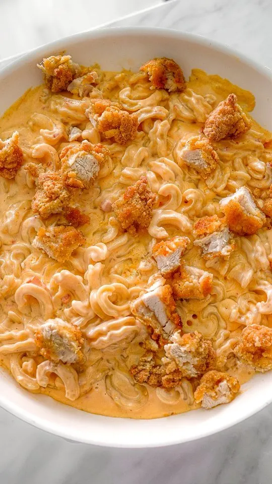 pimento-mac-and-cheese-with-crispy-chicken