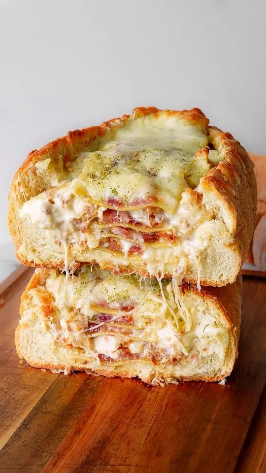 chicken-bacon-ranch-garlic-bread-lasagna