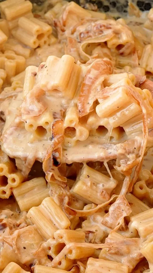 french-onion-soup-mac-and-cheese-in-a-bread-bowl