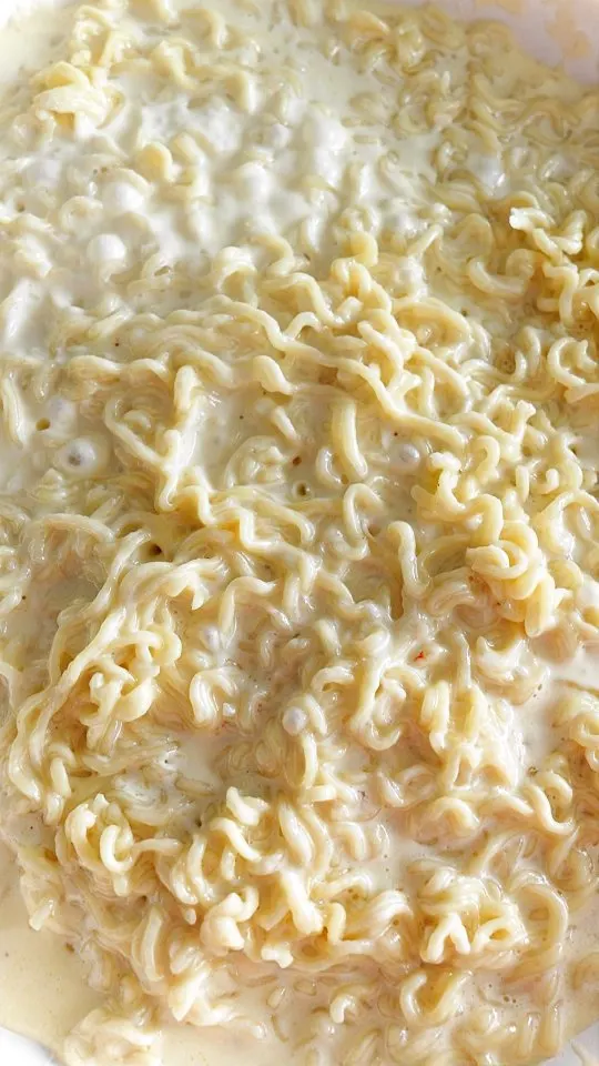 4-ingredient-ramen-noodle-muenster-mac-and-cheese