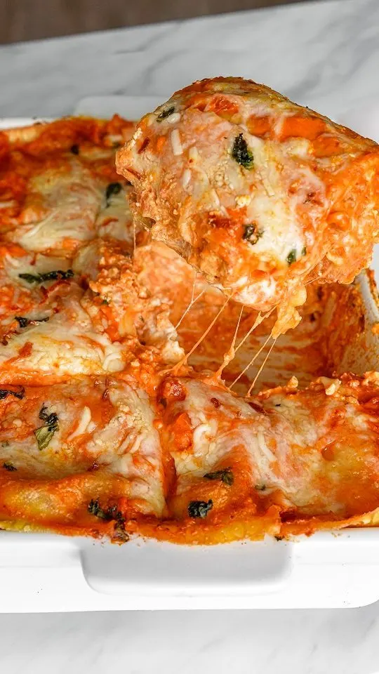 chicken-vodka-sauce-lasagna-cheatdaycasserole