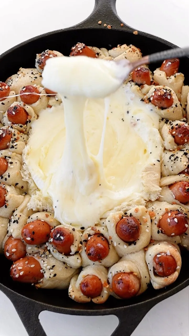 baked-brie-and-pigs-in-a-blanket-pull-apart-bread-with-@cheatdayeats