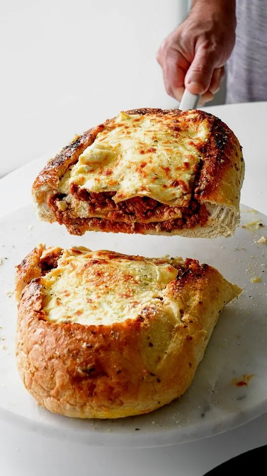 lasagna-garlic-bread-boat