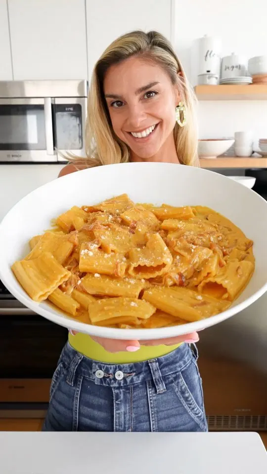 caramelized-onion-pumpkin-mac-and-cheese
