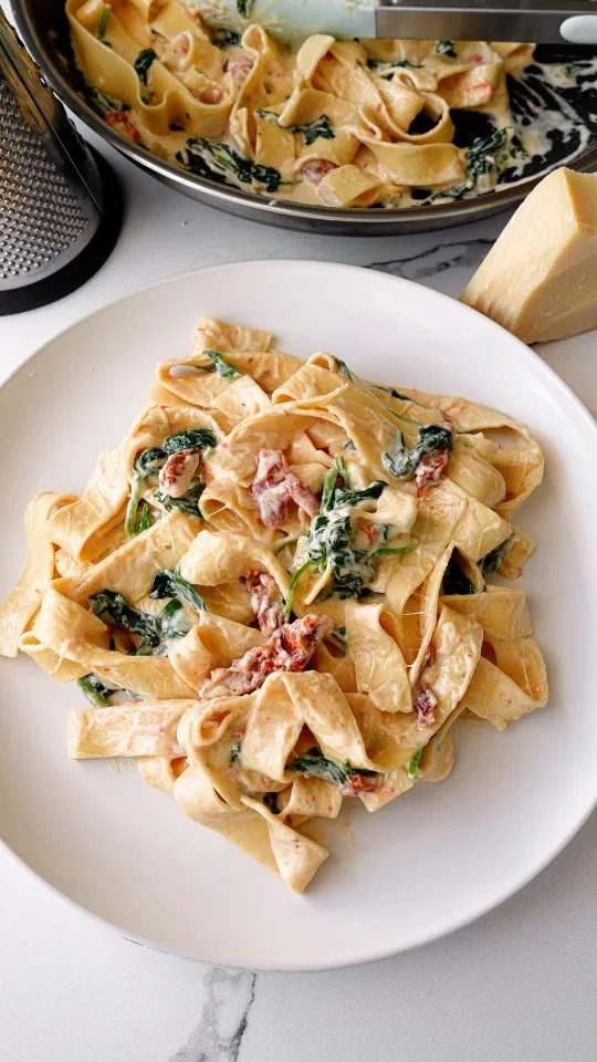 sun-dried-tomato-and-spinach-pasta-with-asiago-parmesan-fontina-and-provolone