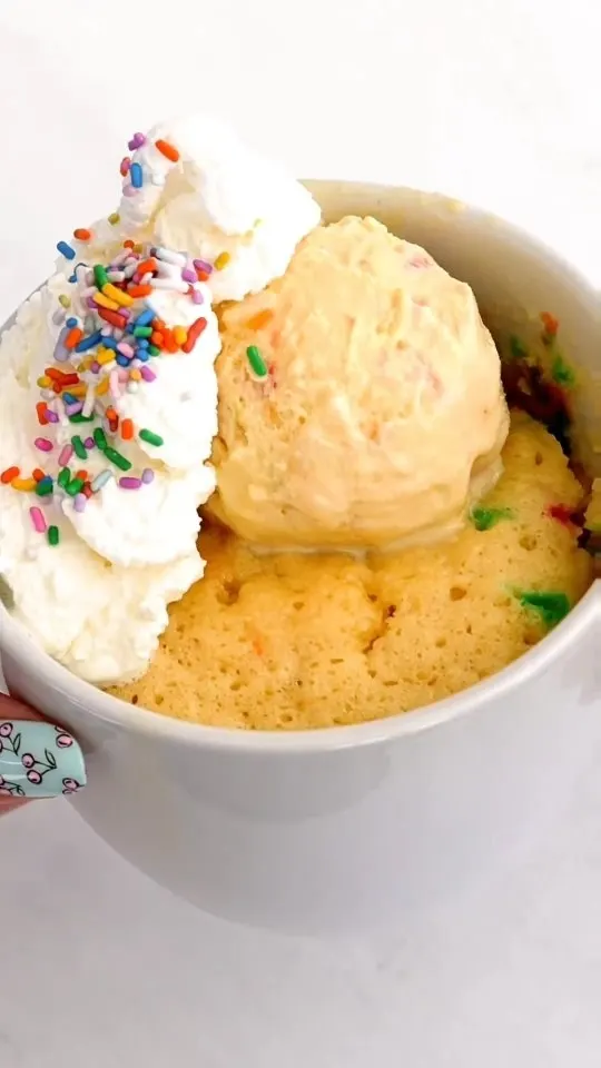 2-ingredient-birthday-mug-cake-using-ice-cream