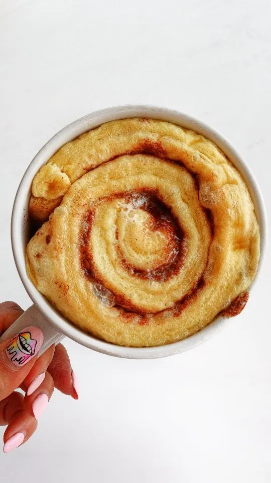 2-min-cinnamon-roll-mug-hack