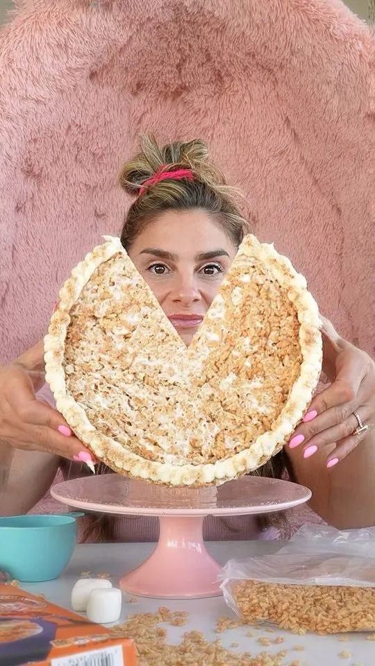 cinnamon-sugar-rice-krispie-treats-with-vanilla-icing