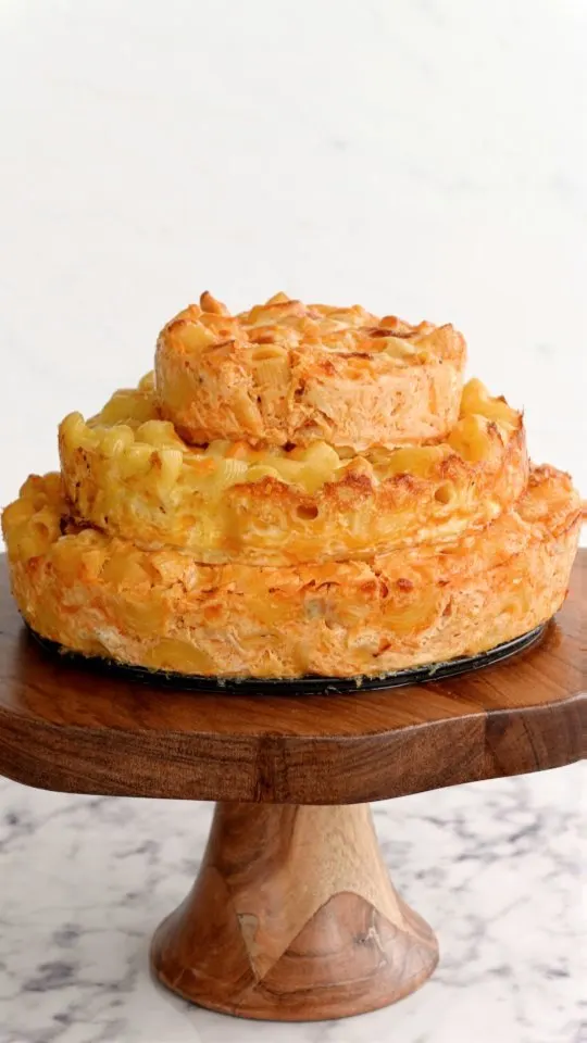 buffalo-mac-and-cheese-cake