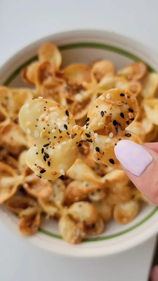 everything-bagel-pasta-chips