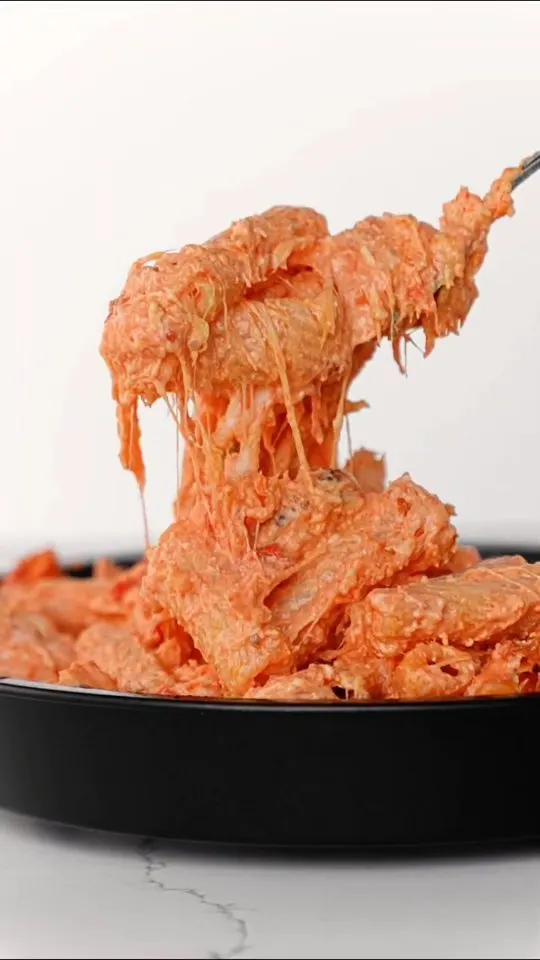 buffalo-chicken-dip-mac-and-cheese