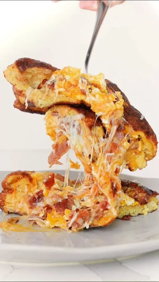 bacon-egg-cheese-stuffed-french-toast-cube