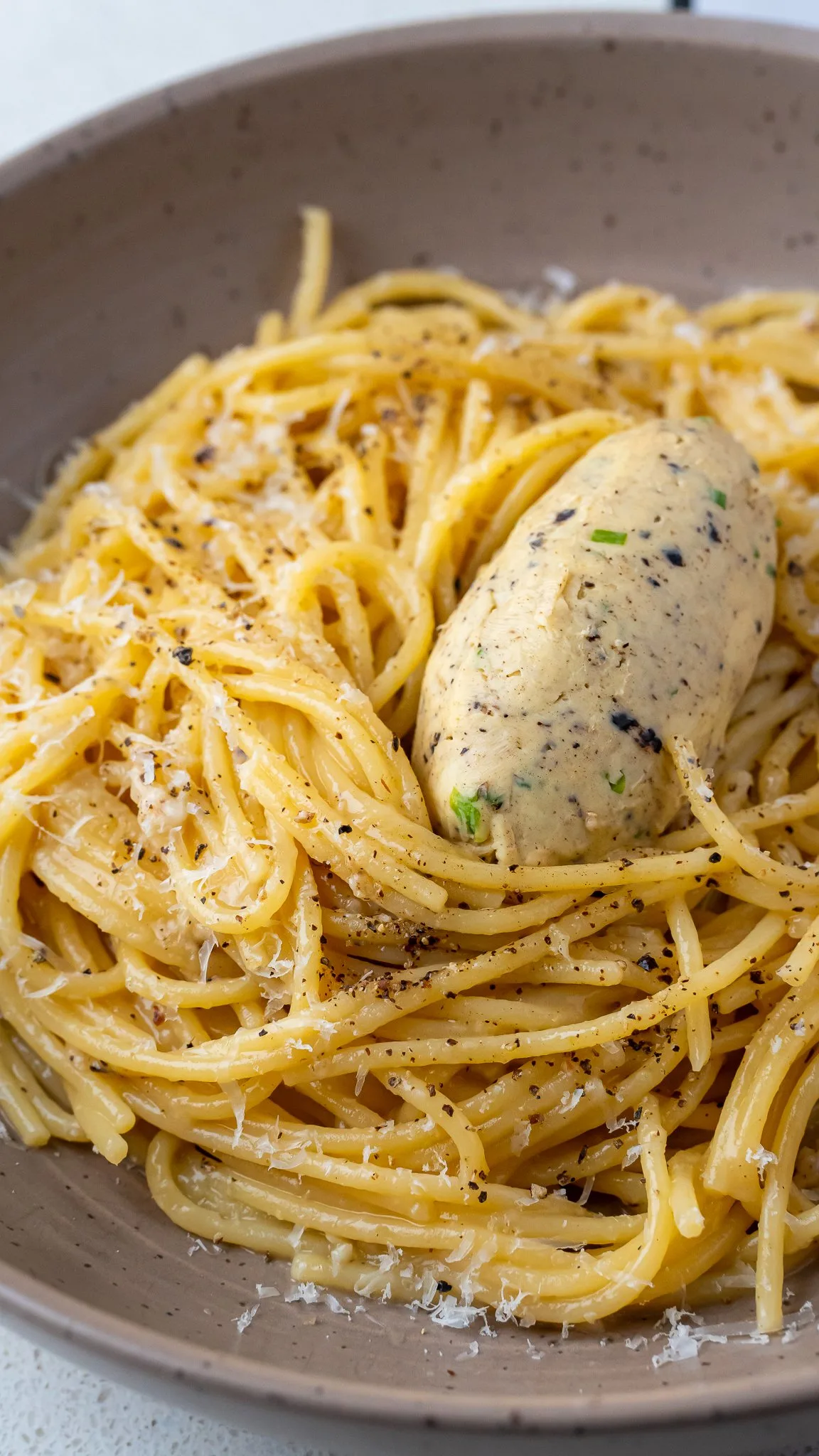 creamy-black-garlic-spaghetti