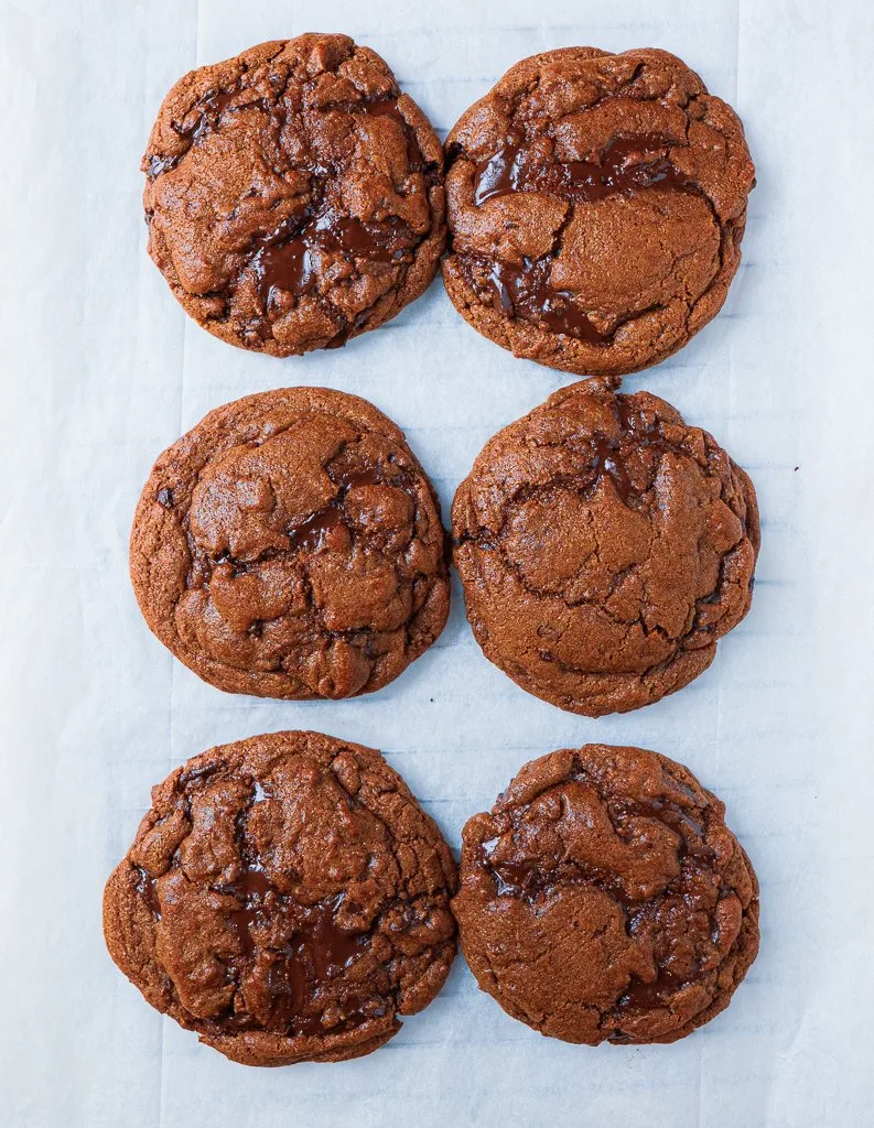 extra-fudgy-jumbo-chocolate-brownie-cookies