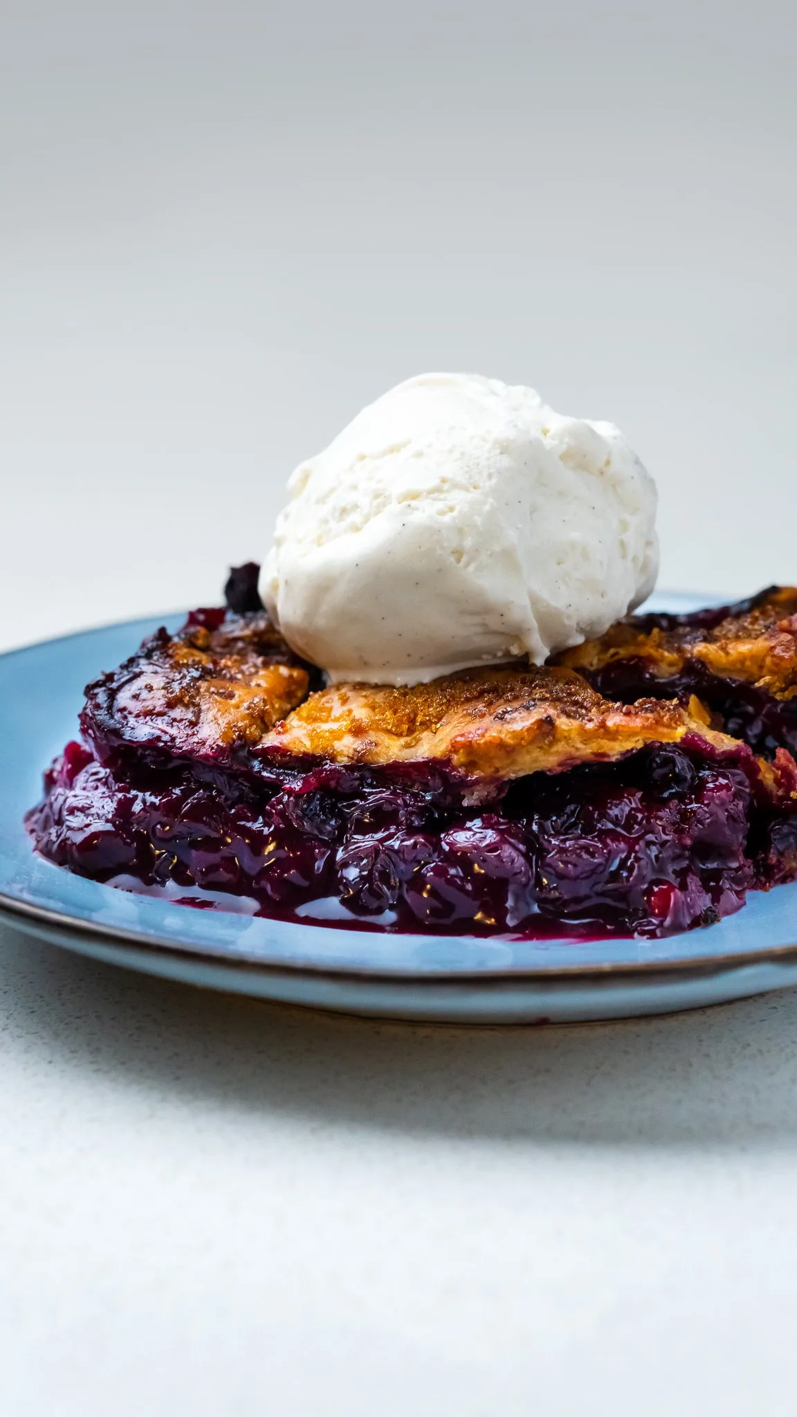 blueberry-pie-with-vanilla-ice-cream