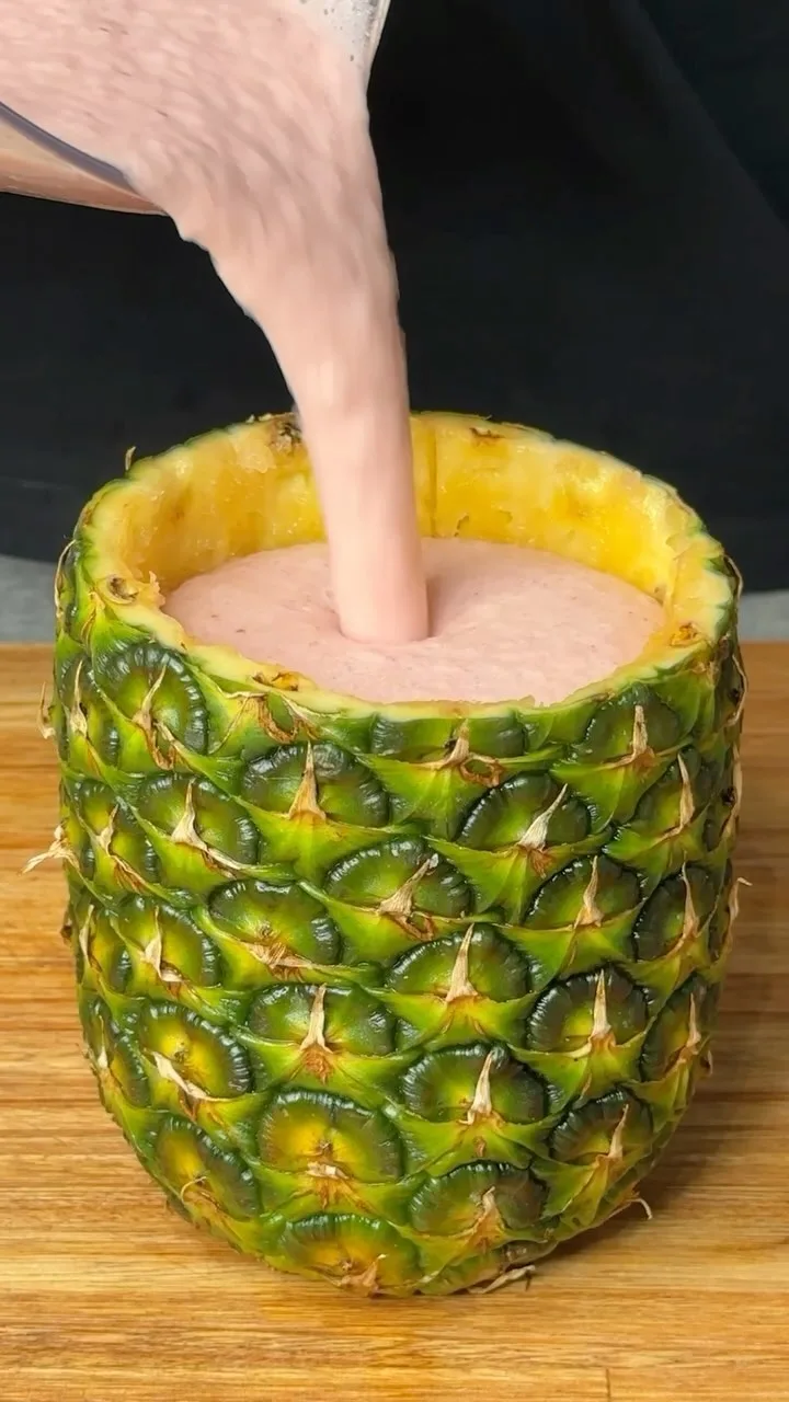 el-trago-del-verano:-fresco-y-rico-adentro-de-un-anana