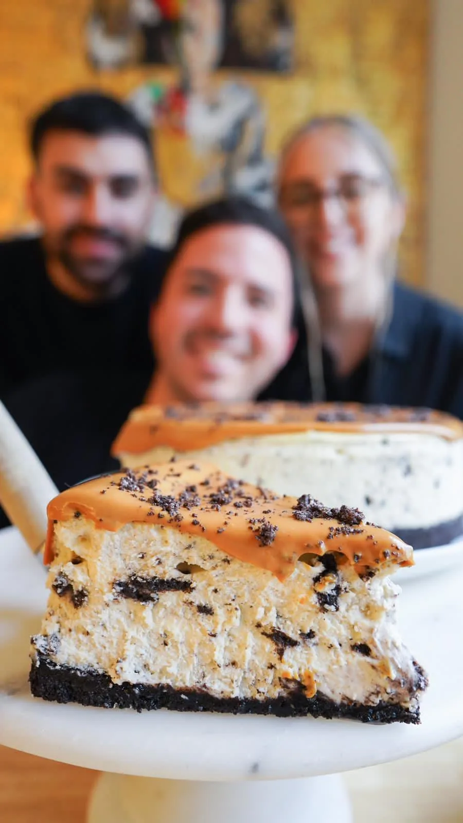 dulce-de-leche-oreo-cheesecake