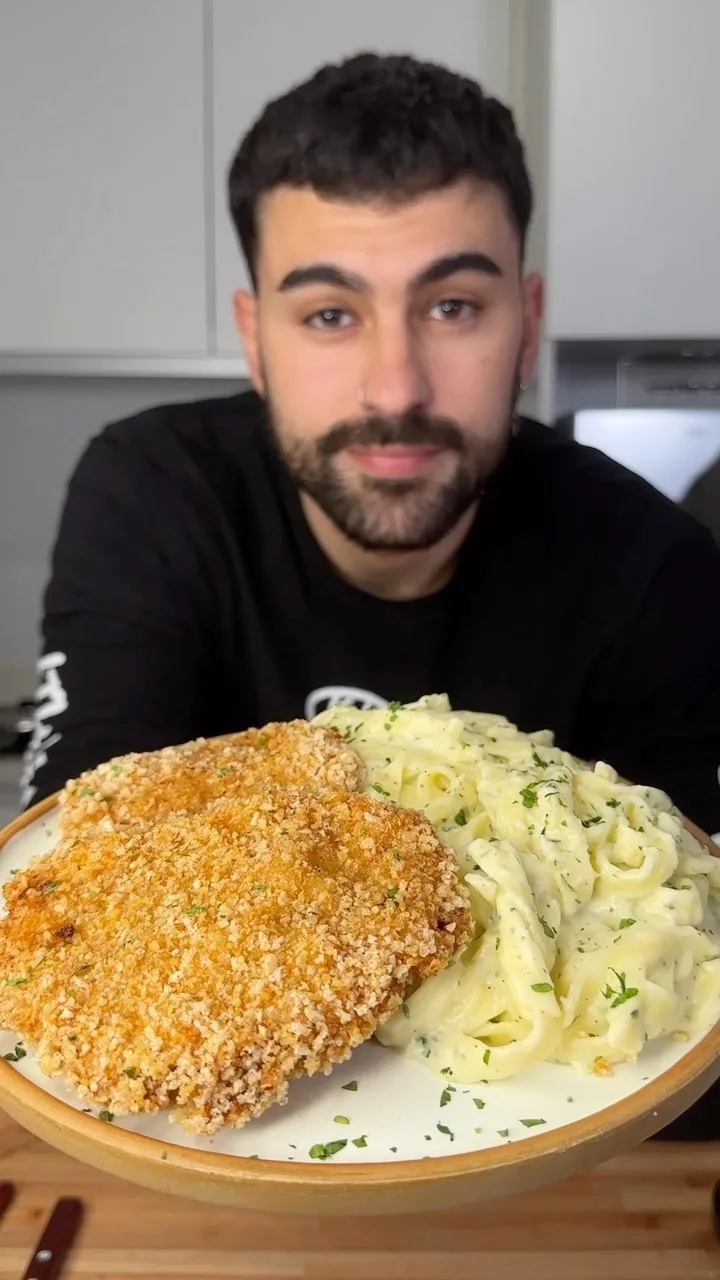 milanesa-con-fideos