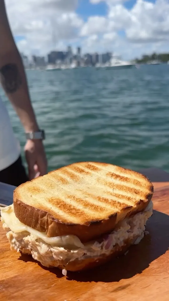 tuna-sandwich