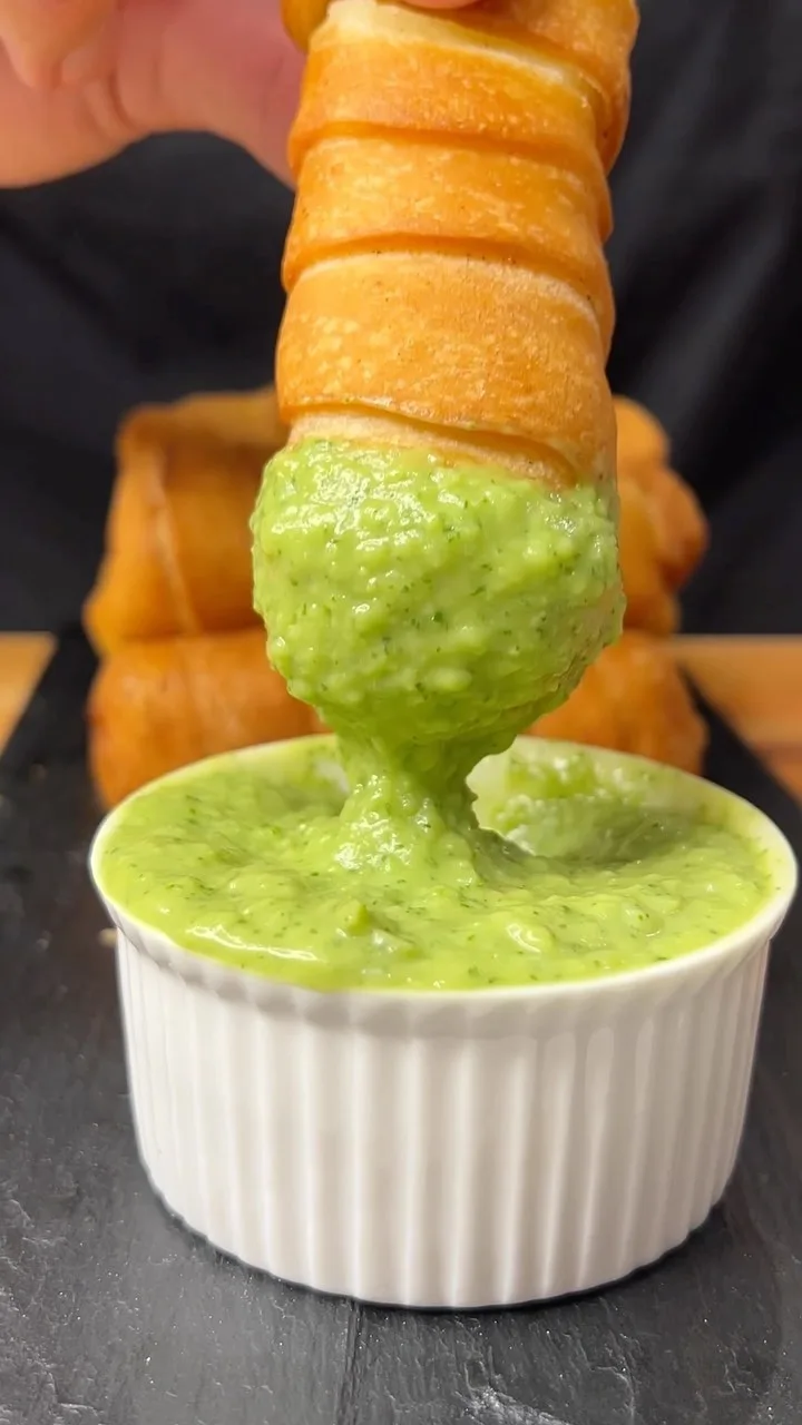 un-clasico-venezolano:-tequenos-caseros-con-salsa-guasacaca