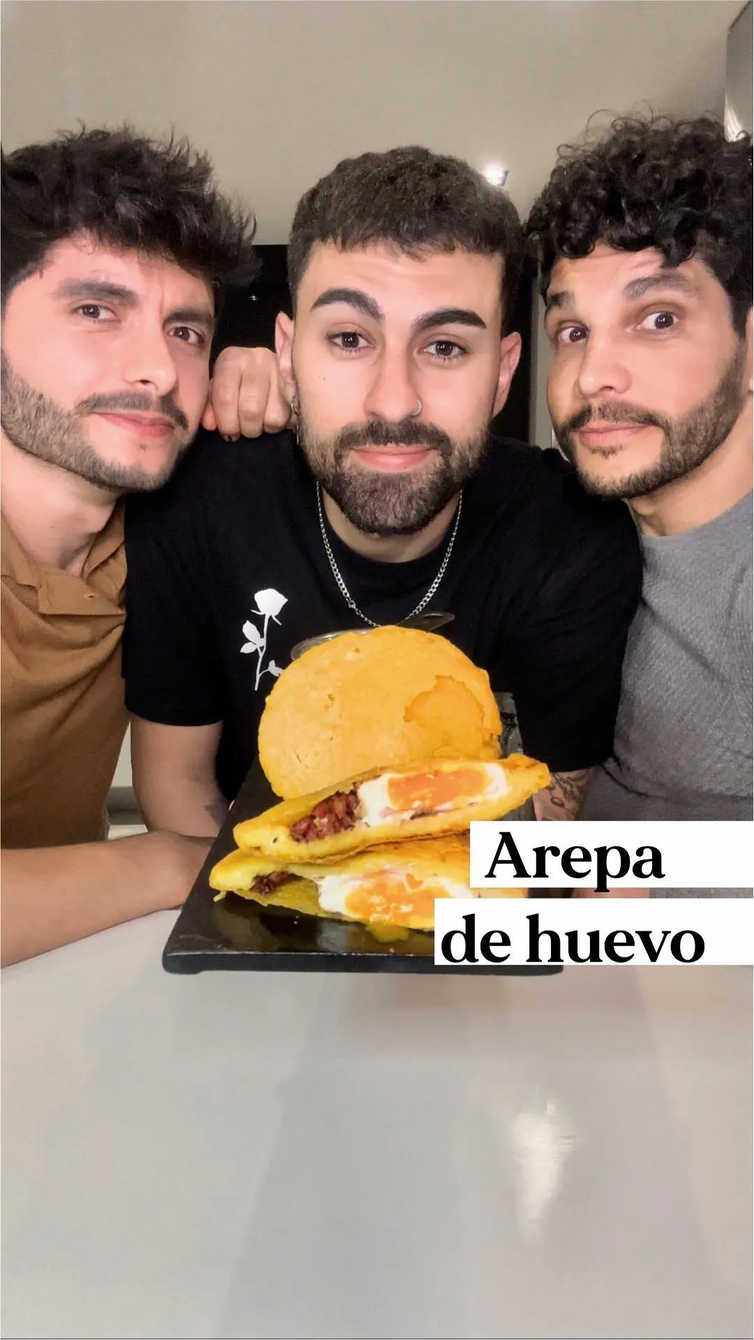 arepa-de-huevo-con-chorizo-y-guasacaca