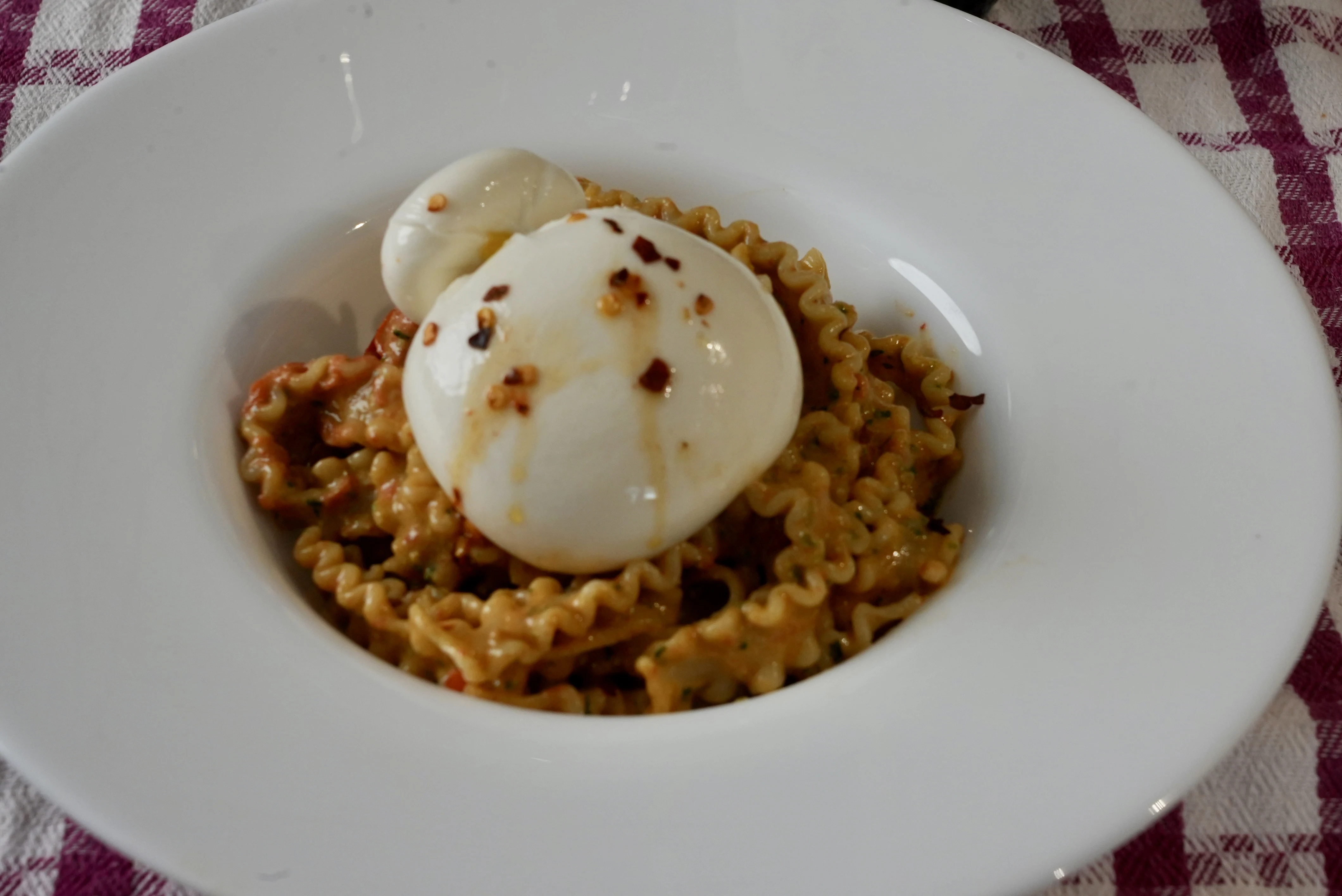burrata-topped-cherry-tomato-pesto-pasta