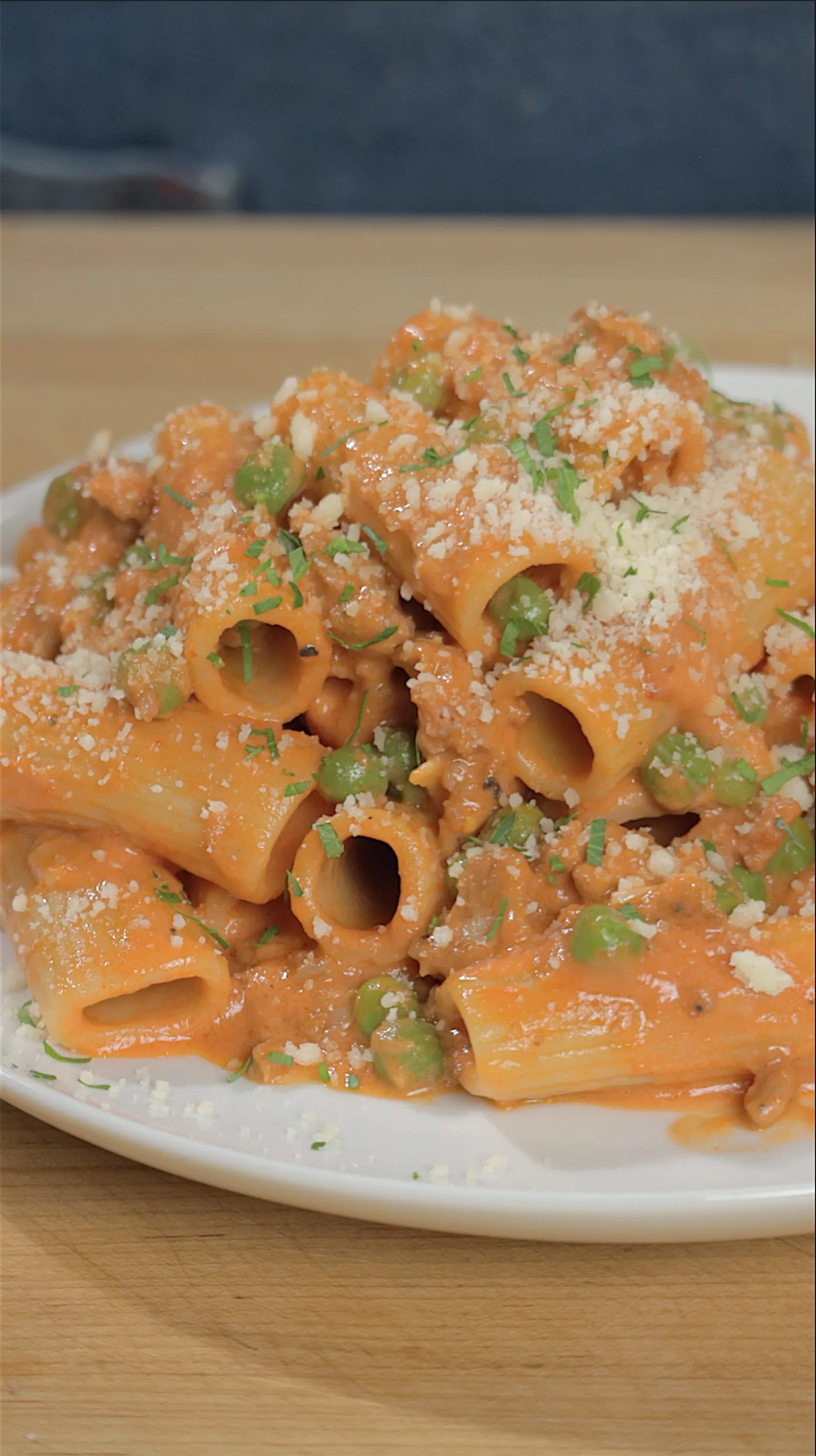 rigatoni-e-salsiccia-rigatoni-and-sausage