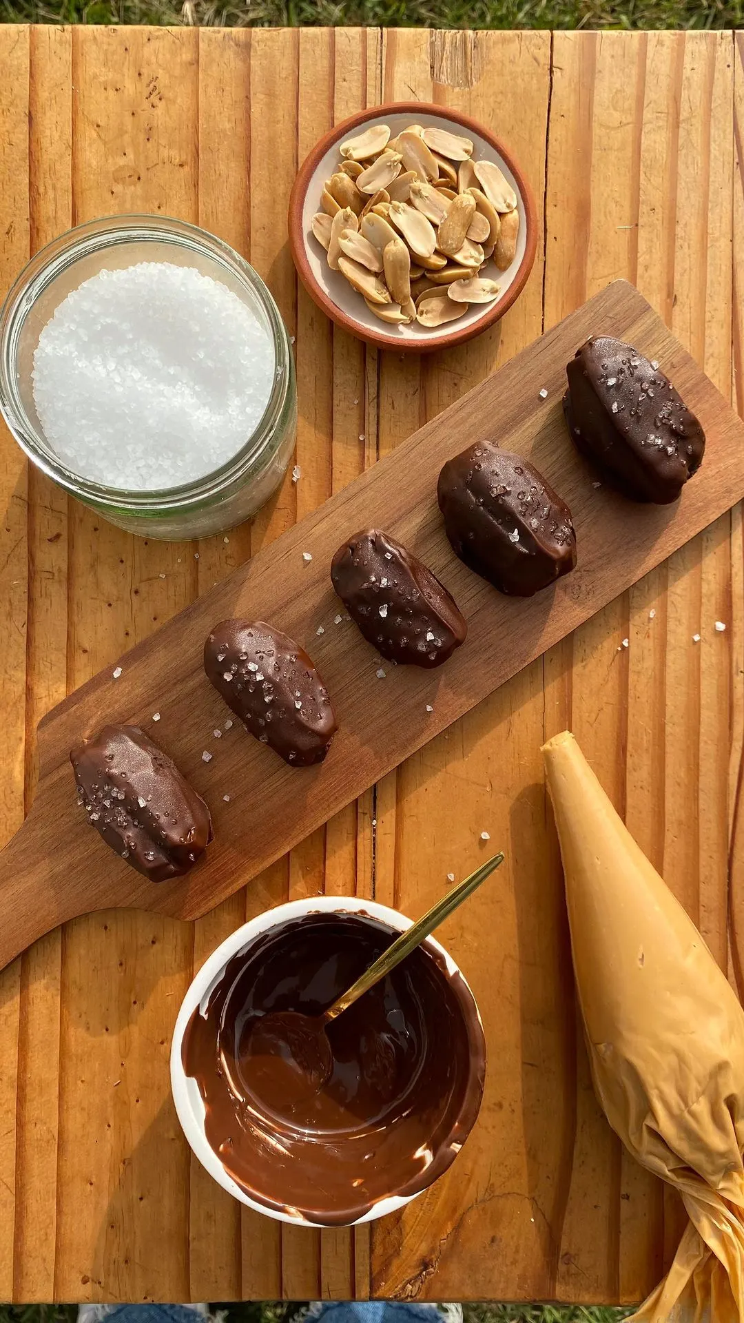 snickers-stuffed-dates