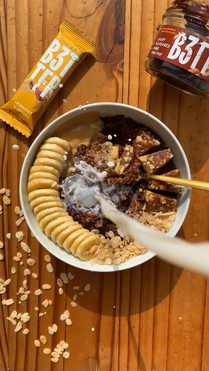 chocolate-and-peanut-butter-oatmeal-bowl