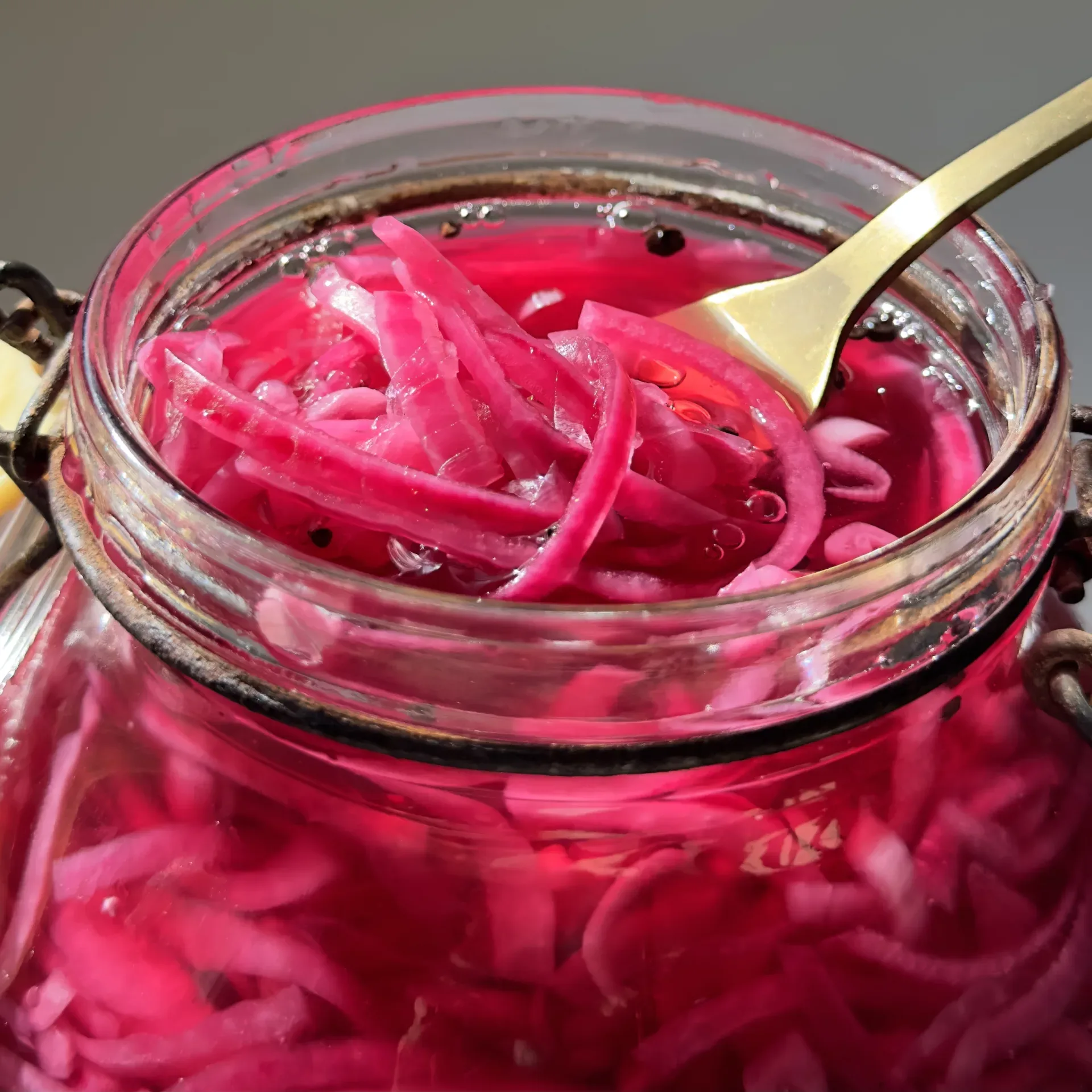 quick-pickled-red-onions