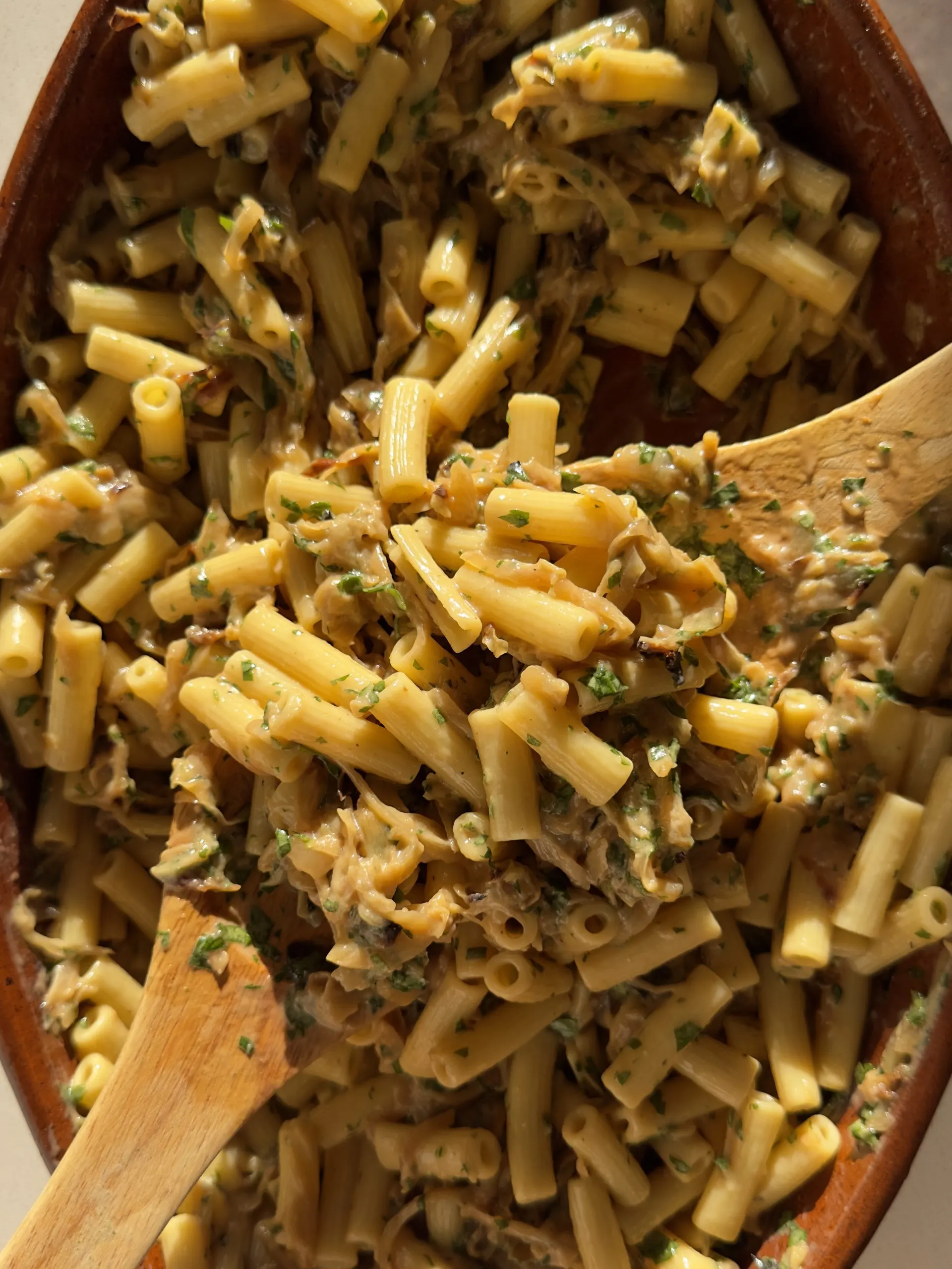 caramelized-onion-cabbage-pasta