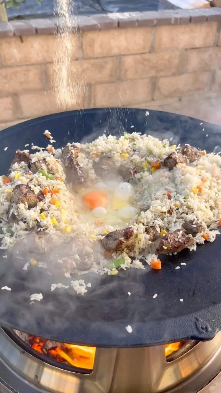 steak-fried-rice-over-the-fire-on-the-wok