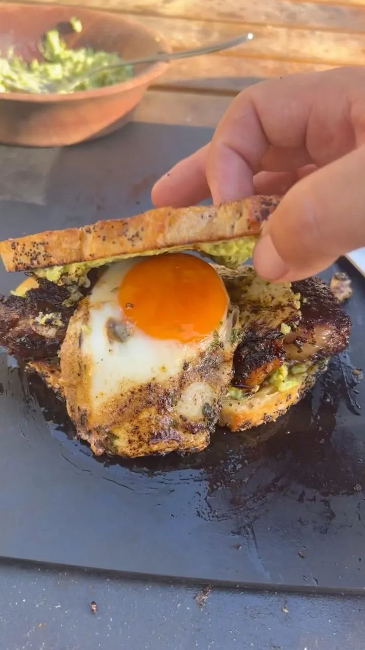 garlic-steak-bites-breakfast-sandwich