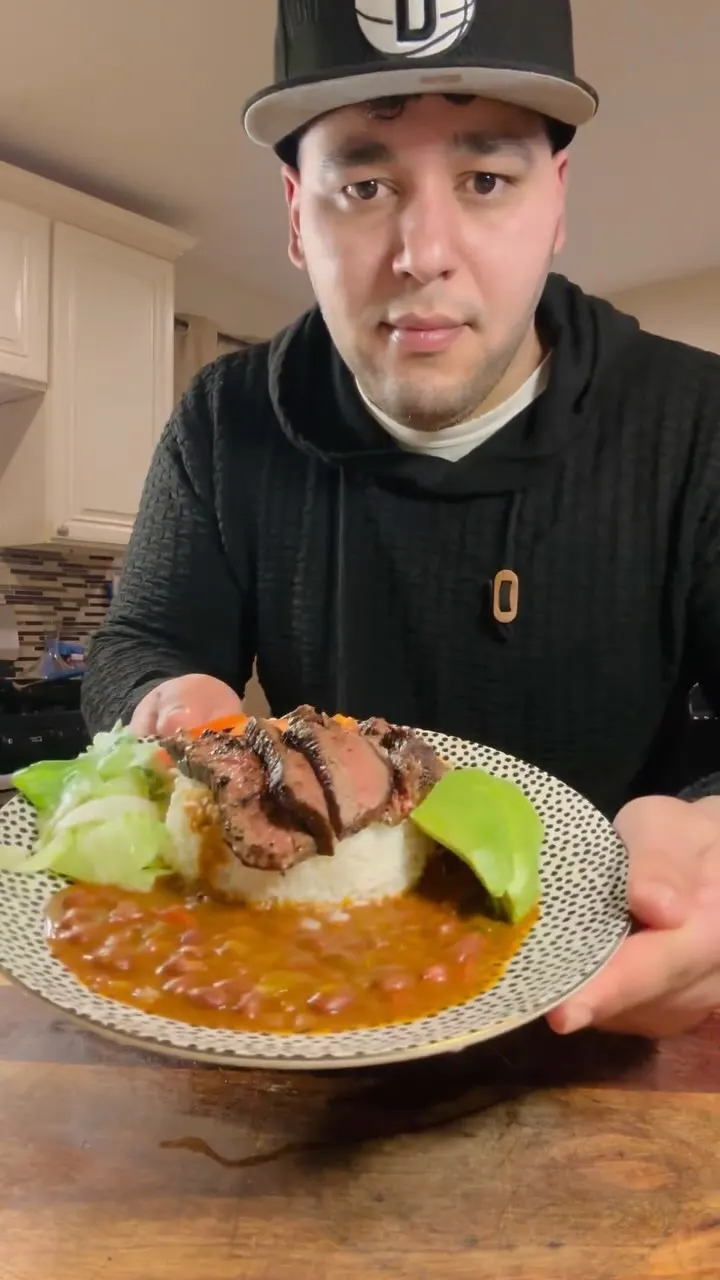 filete-de-pescuezo-con-arroz-y-habichuela