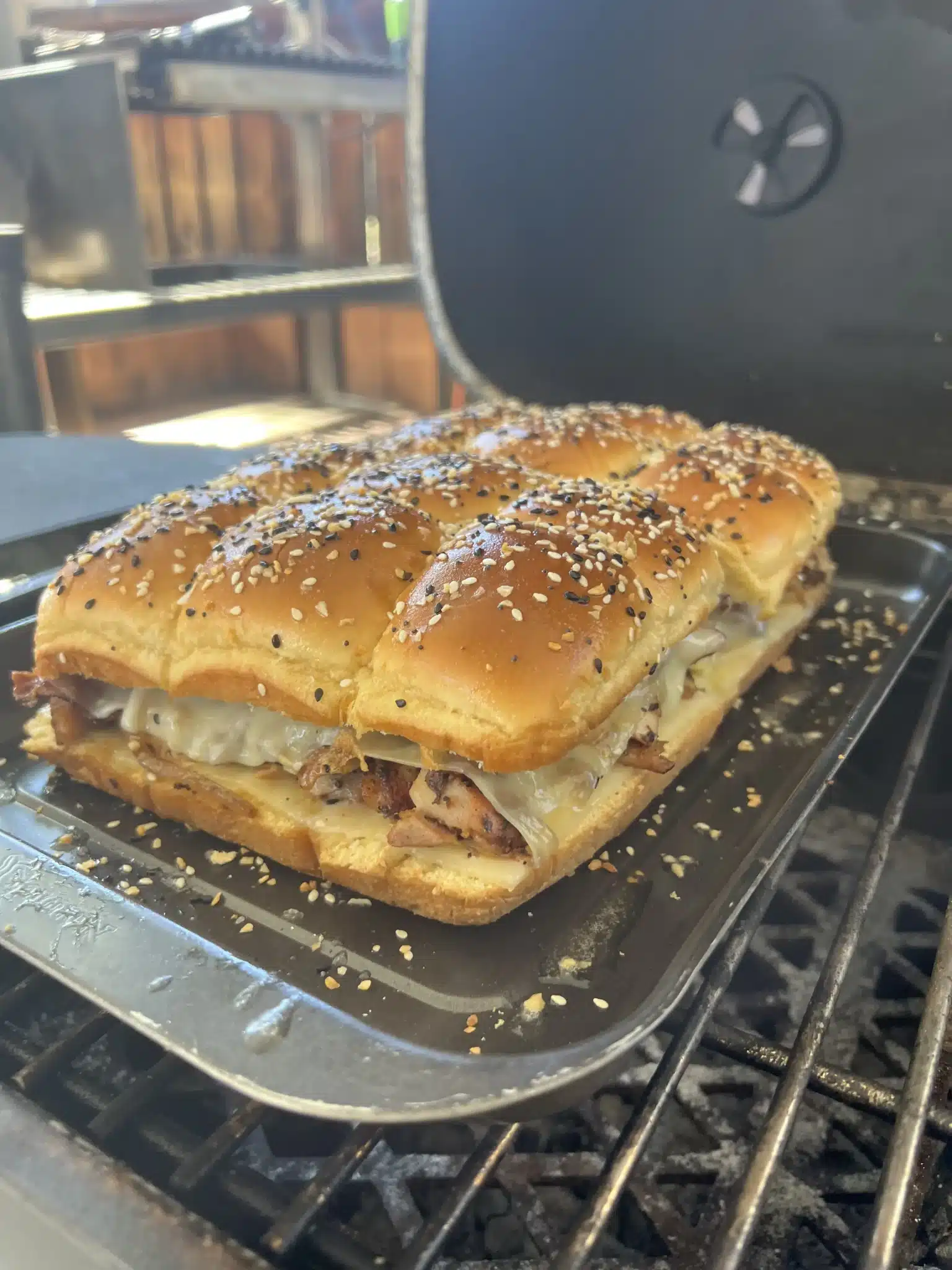 chicken-bacon-sliders-w-a-spicy-garlic-aioli-sauce