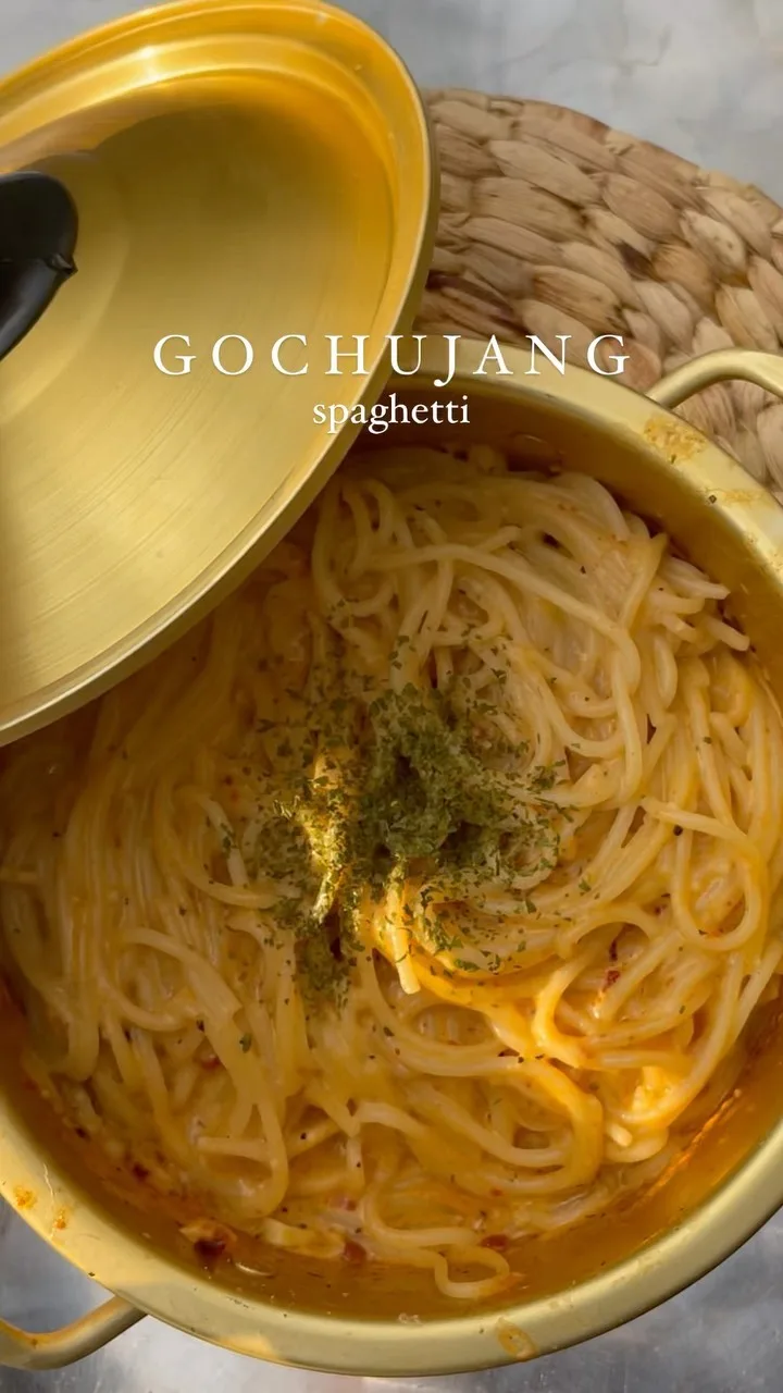 creamy-spaghetti-gochujang-sauce