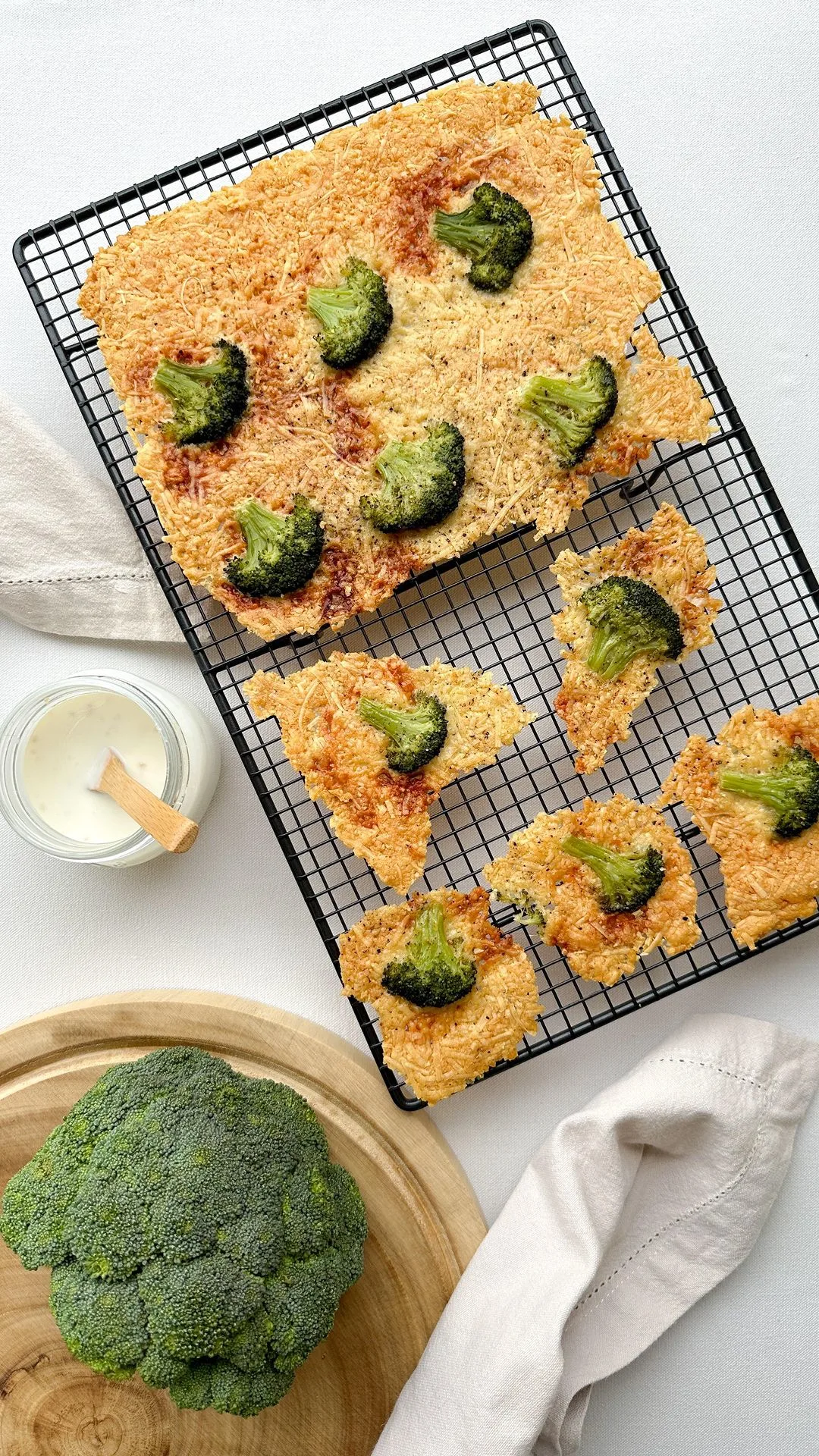brocoli-crackers-broccoli-crackers
