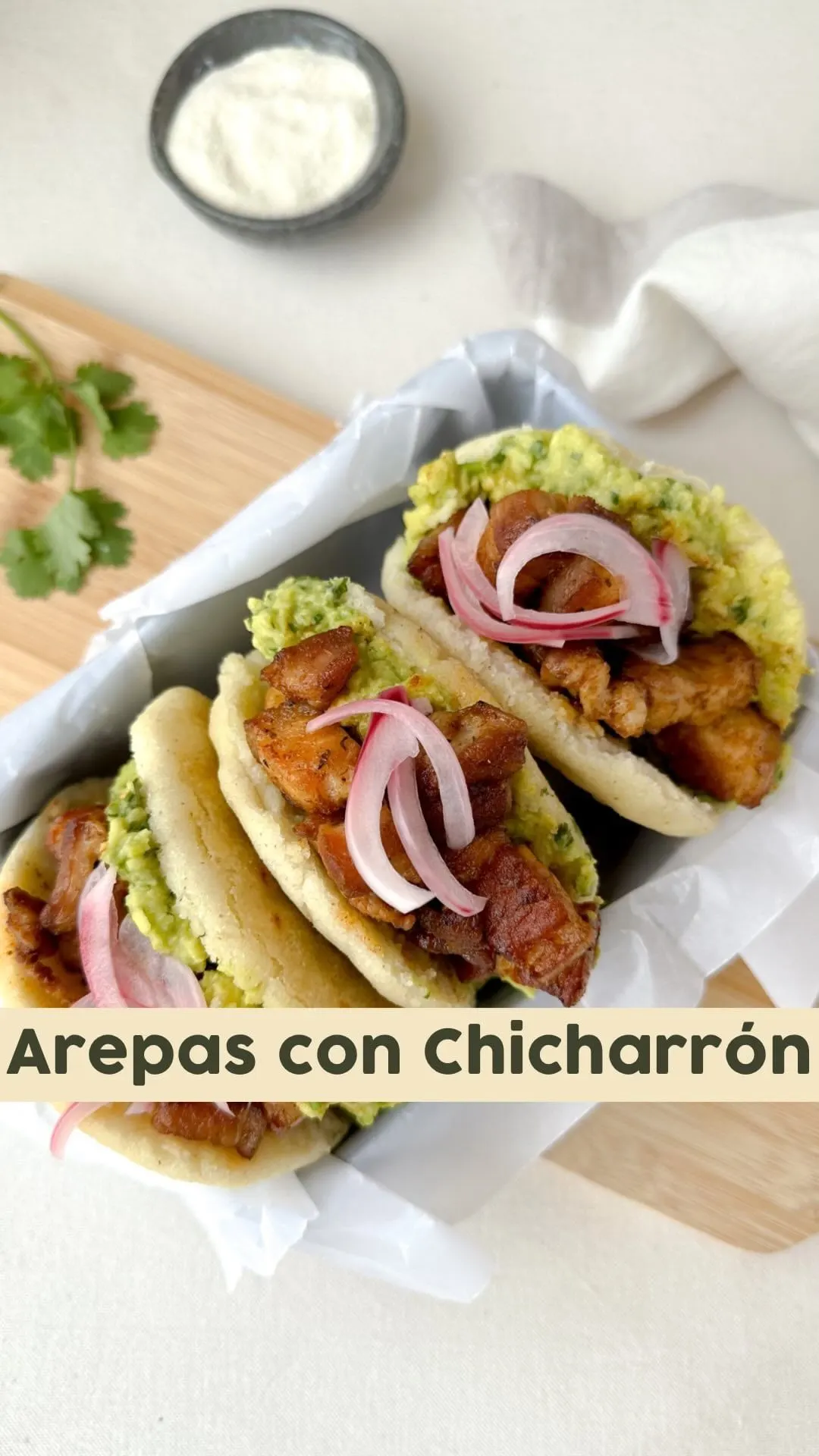 arepas-de-chicharron-y-guacamole