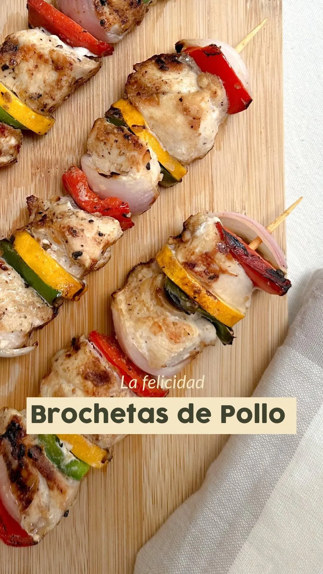 brochetas-de-pollo-con-salsa-griega