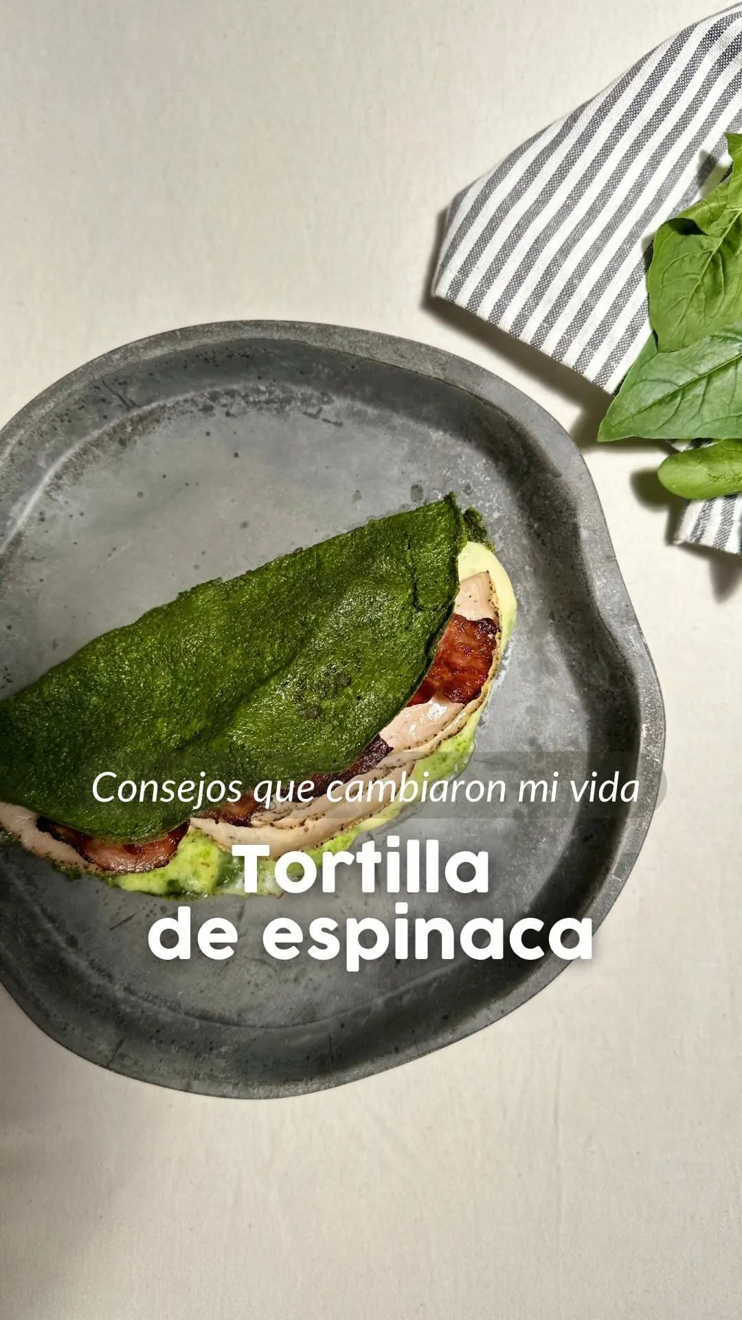 desayuno-especial-con-espinaca-y-tocineta