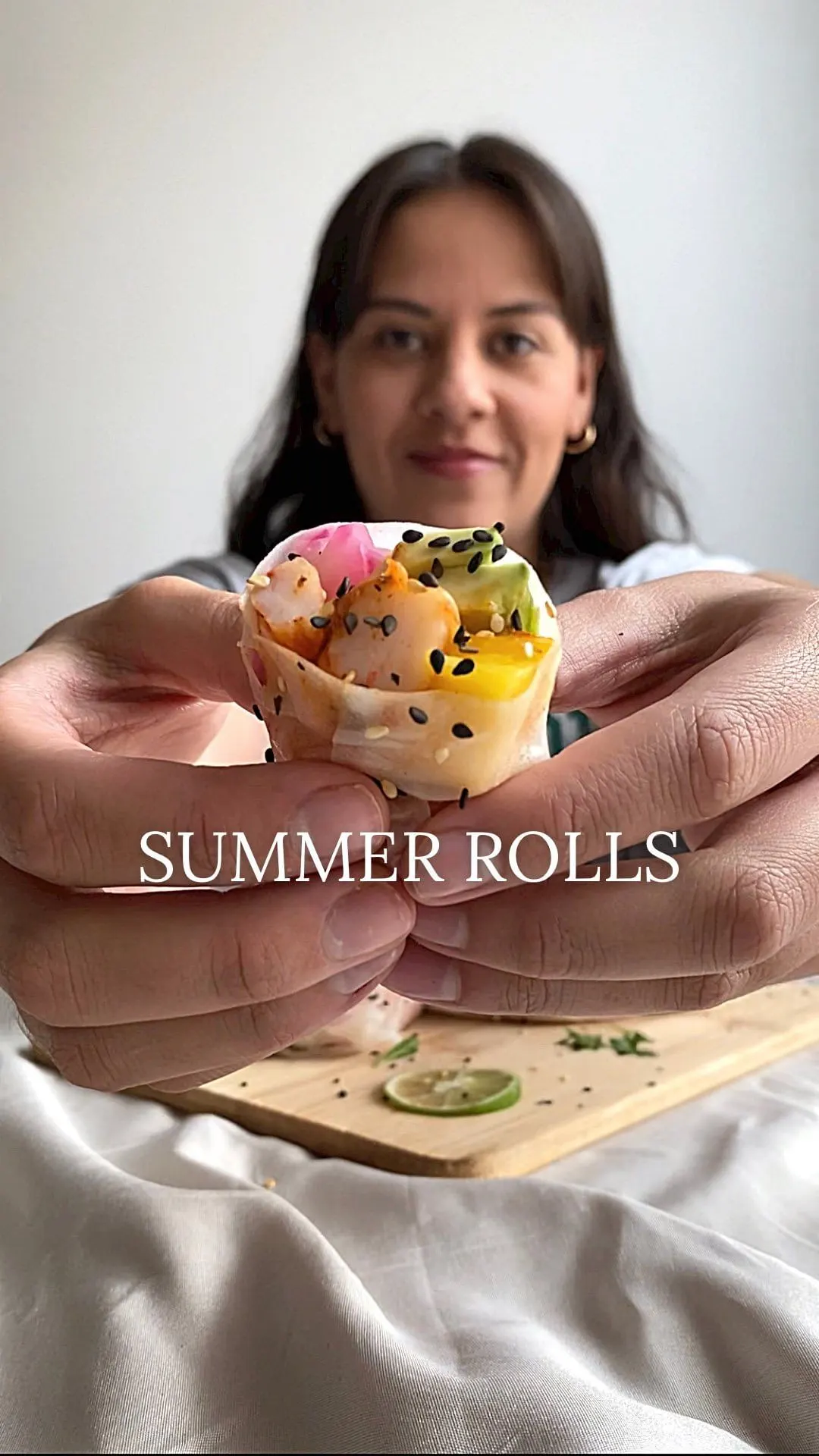 rollitos-de-camaron-mango-y-aguacate