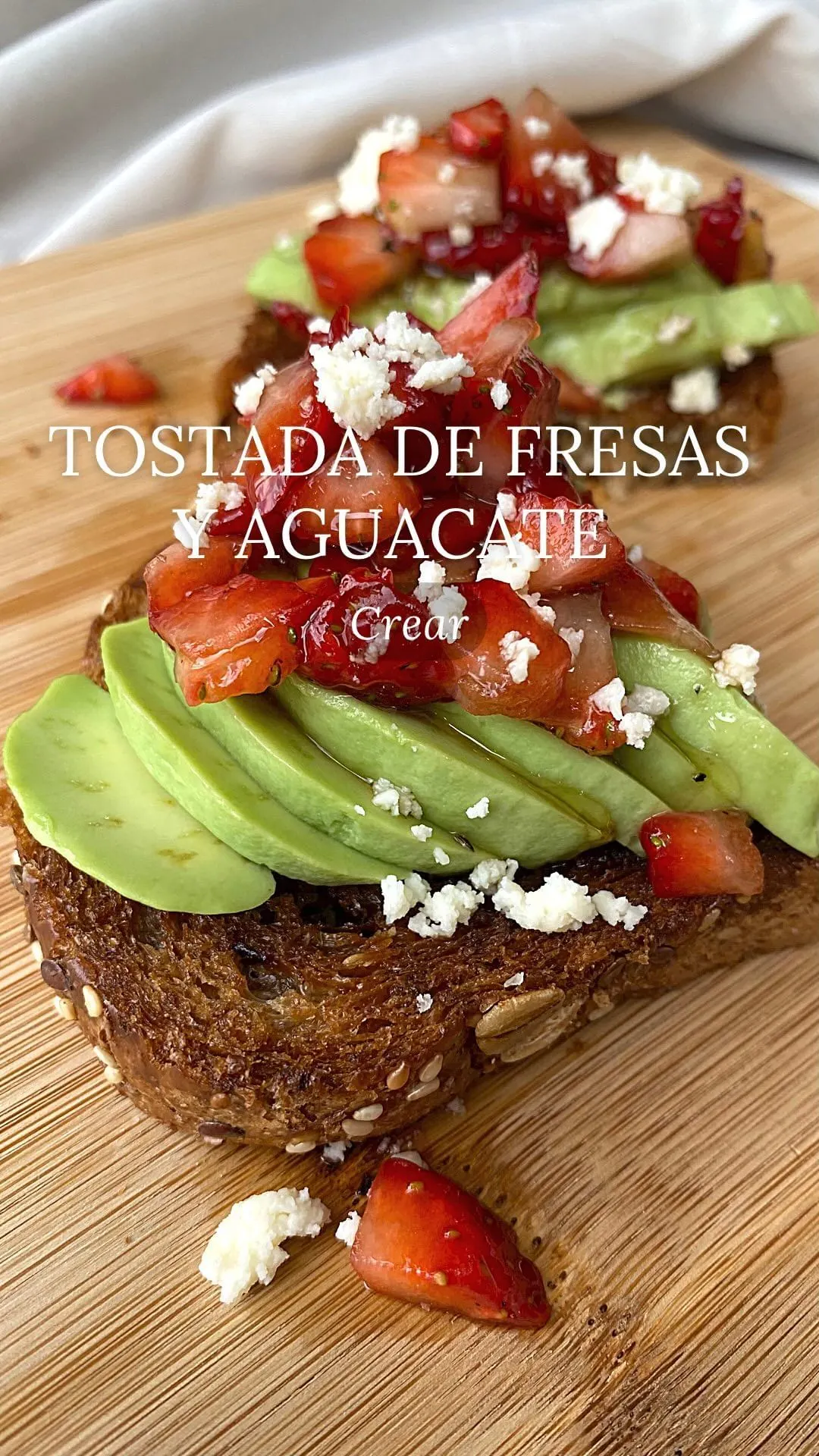tostadas-de-fresa-y-aguacate