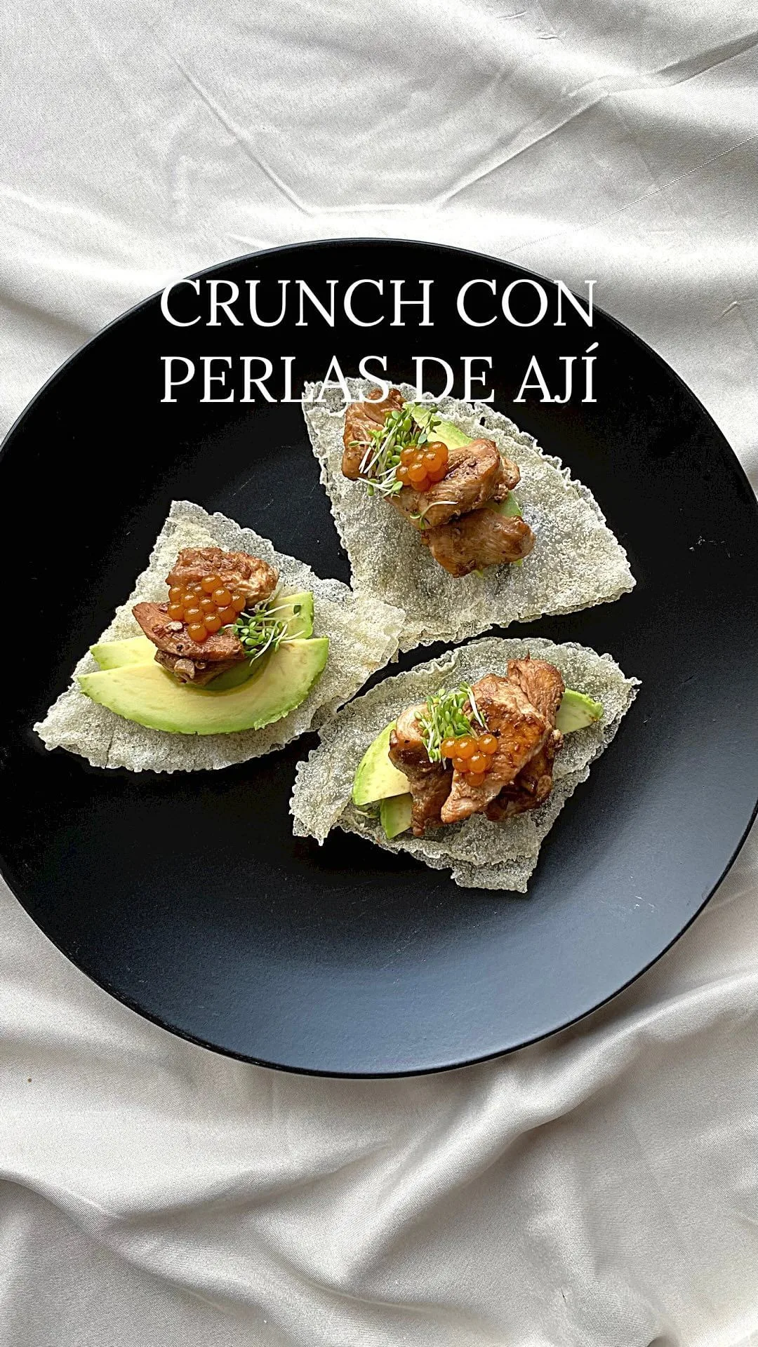 pollo-con-perlas-liquidas-de-aji-amarillo