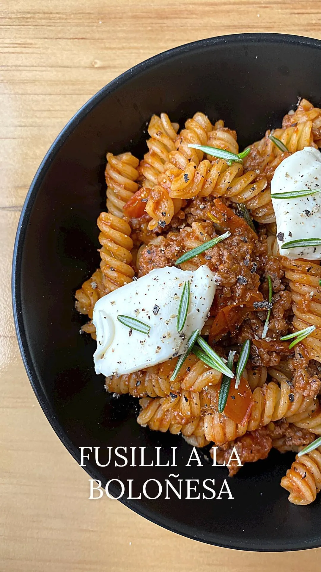 pasta-fusilli-con-carne-y-tomate