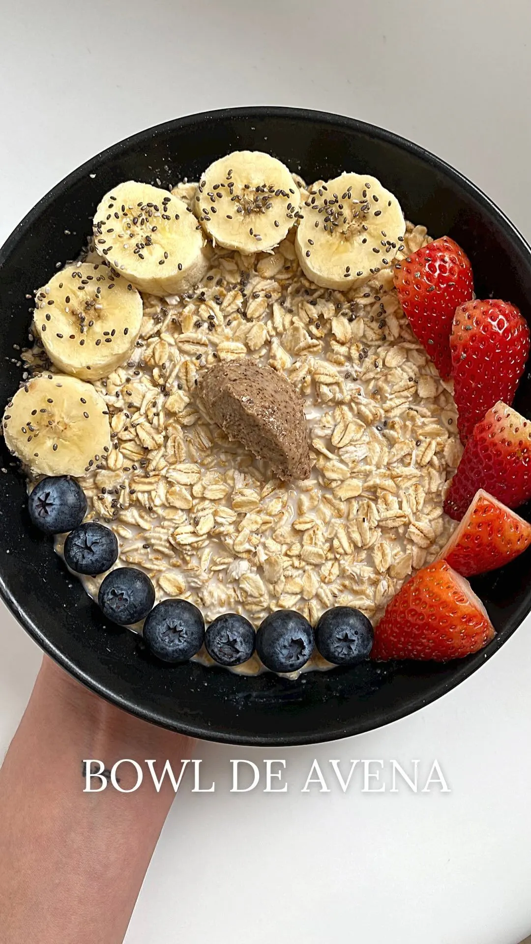 bowl-de-avena-con-frutas-y-semillas