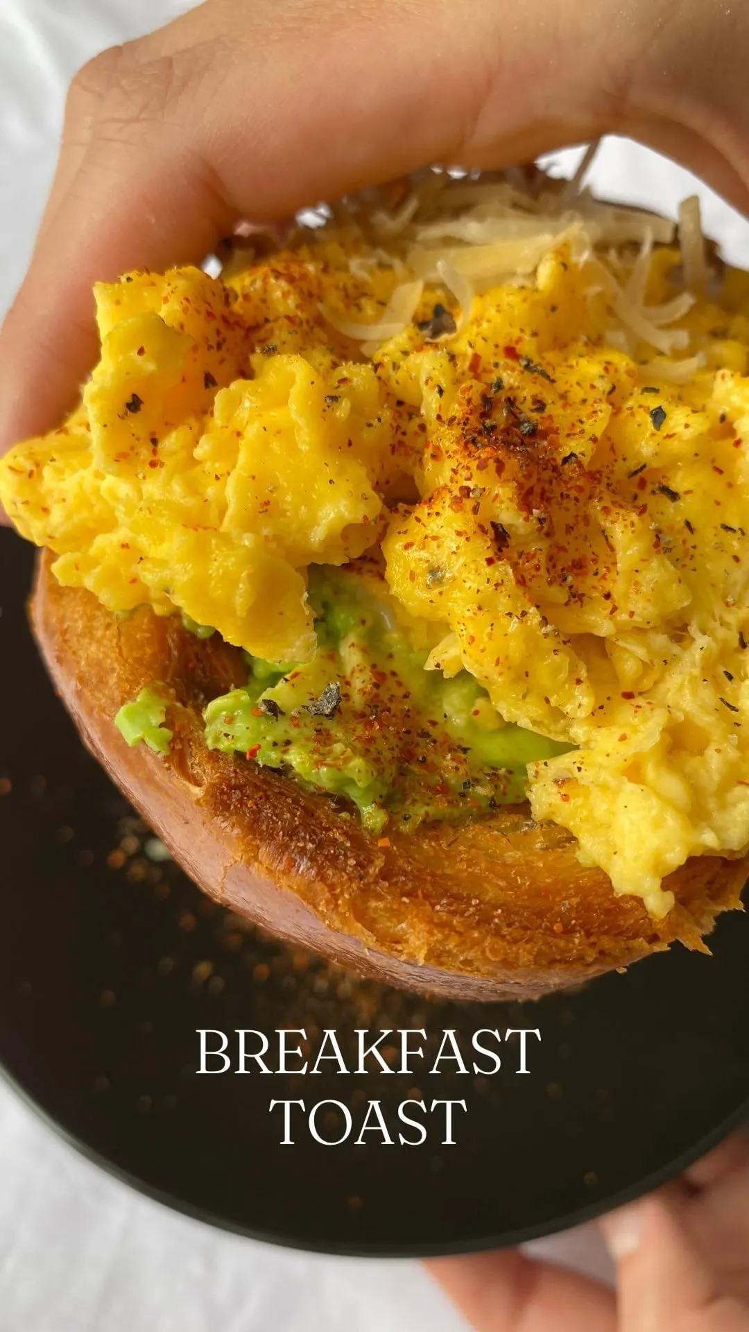 tostadas-con-huevo-y-aguacate-tostadas-with-egg-and-avocado